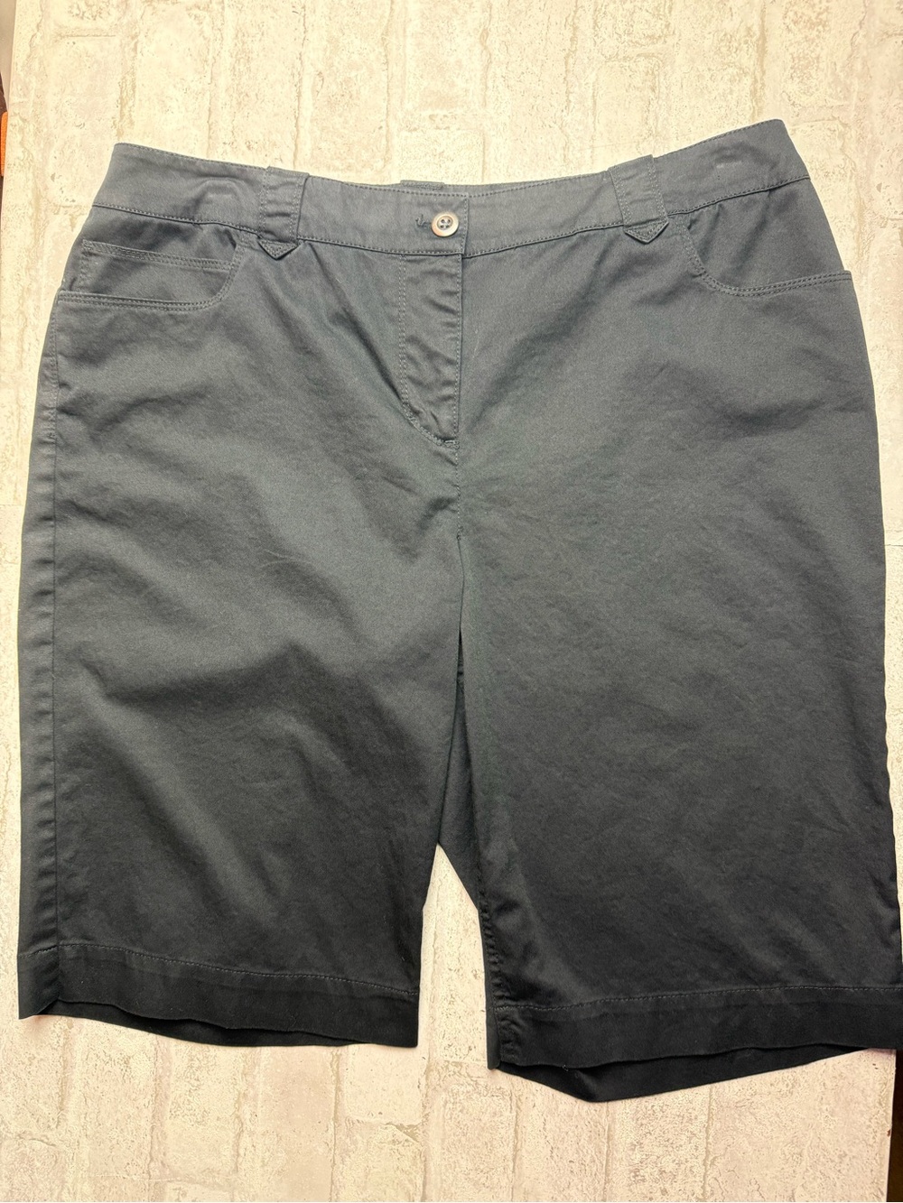 Chicos Bermuda Shorts Black EUC 1.5S =12 Short Stretch 😍